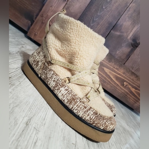 House of Harlow 1960 Sadie shearling boots 6.5 - Picture 3 of 6